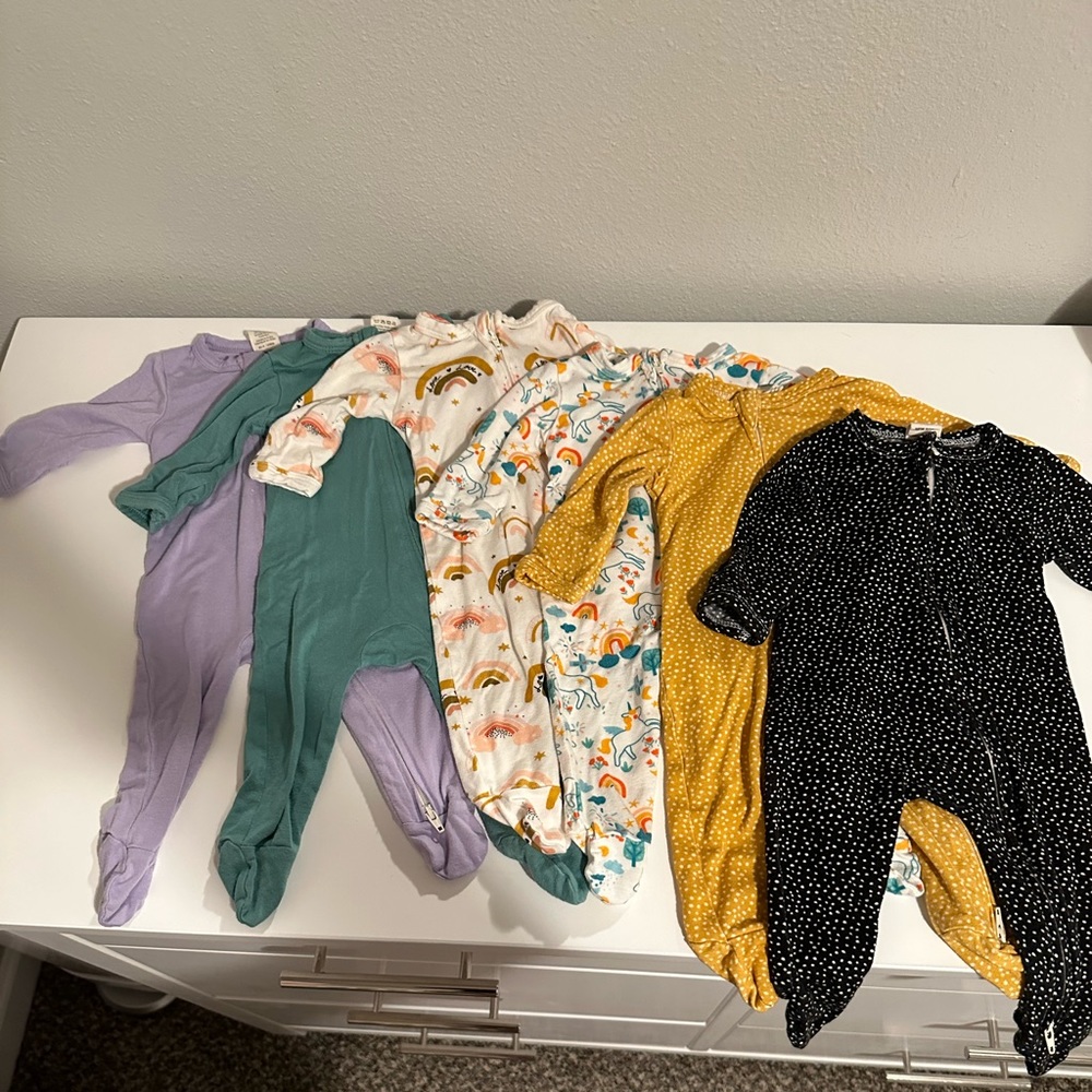 Bundle of 6 Zip Footies by Larkspur Baby Company - All Newborn Size